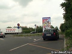 Granny double penetration outdoor
