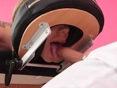 Grosser arsch, Grosse titten, Blasen, Vollbusig, Fingern, Massage, Rasiert, Tätowierung