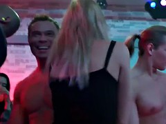 素人, 着衣女と全裸男, チェコ, 手コキする, Hd, オージー, パーティ, ティーン