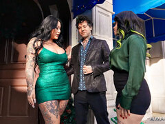 Tetas grandes, Estilo perrito, Vestido, Al aire libre, Perforación, Coño, Ducha, Trio