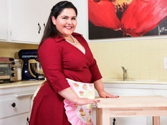 Grote mammen, Bruinharig, Mollig, Seksspeelgoed, Masturbatie, Tepels, Kut duiken, Kousen