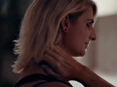 In den arsch, Arschlecken, Schönheit, Blondine, Paar, Brille, Hardcore, Transfrau