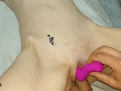 Clito, En gros plan de très près, Gode, Masturbation, Seins naturels, Orgasme, Chatte, Suçant