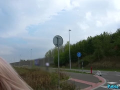 Enthousiasteling, Blond, Pijpbeurt, Auto, Sperma shot, Buiten, Gezichtspunt, Openbaar