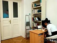 茶髪の, エロ熟女, カップル, Hd, 熟年, 淫乱熟女, 叫ぶ, ストッキング