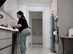 Enthousiasteling, Grote mammen, Bruinharig, Fetisj, Harig, Moeder die ik wil neuken, Stiefmoeder, Tieten likken