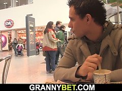 Geile alte tussi, Kehlenfick, Reif, Milf, Mutti, Realität, Dürr, Stiefmutter