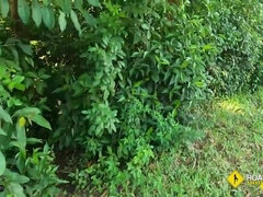 Grosser arsch, Grosser schwanz, Blasen, Braunhaarige, Vollbusig, Im freien, Pov, Rau