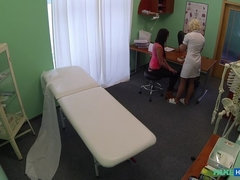 Amateur, Mamada, Estilo perrito, Penetracion con dedos, Lesbiana, Oficina, Coño, Mojado