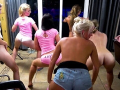 Leie, Grosser schwanz, Blasen, Hundestellung, Orgie, Im freien, Party, Rasiert