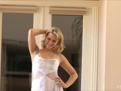 Dansant, Fétiche, Massage, Masturbation, Orgasme, Public, Solo