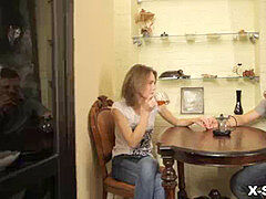 Amateur, Sucer une bite, Tir de sperme, Petite amie, Embrassement, Adolescente