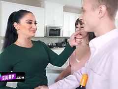 Gros cul, Gros seins, Tromperie, Femme couguar, Le plan cul à quatre, Léchez, Orgie, Jarretelles