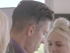 Blondine, Blasen, Schwanz, Aufs gesicht abspritzen, Hardcore, Hd, Jungendliche (18+), Flotter dreier