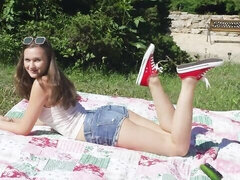 Blondine, Fingern, Klaffend, Masturbation, Natürlichen titten, Im freien, Titten, Nass