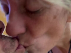 Leie, Blondine, Nahaufnahme, Kehlenfick, Milf, Pov, Titten, Ehefrau