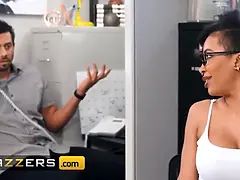 Sucer une bite, Éjaculer dans la bouche, Gorge profonde, Queue, Poilue, Talons, Piercing, Nénés