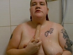 Unter der dusche, bbw mom, big boobs