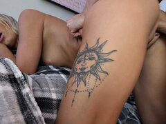 Blond, Pijpbeurt, Brits, Vingeren, Ondergoed, Moeder die ik wil neuken, Rijden, Tieten likken