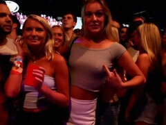 Exhib, Nue  à poil, Nue, Fête, Chatte, Pute, Nénés, Catch