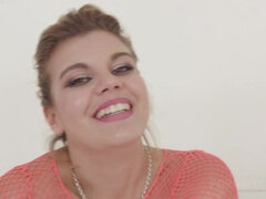 Aus dem arsch in den mund, Blondine, Vollbusig, Würgen, Handjob, Interrassisch, Lingerie, Rau