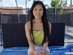 アジア人, フェラチオ, 共学, 彼女, 巨大, アウトドア, プール, フェラする
