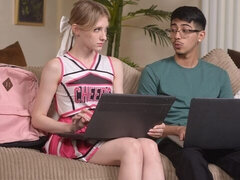 18 ans, Cul, Sucer une bite, En levrette, Seins naturels, Maigrichonne, Adolescente, Nénés