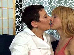 Брюнетки, Пальцем, Лесбиянка, Мастурбация, Милф, Мамочка, Оргазм, Табу