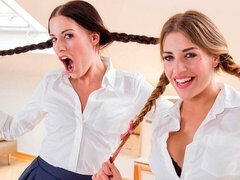 Grote lul, Pijpbeurt, Bruinharig, Hondjeshouding, Natuurlijke tieten, Tiener, Tieten likken, Tweelingen