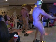 Tir de sperme, Branlette thaïlandaise, Hard, Interracial, Fille latino, Mère que j'aimerais baiser, Se déshabiller, Nénés