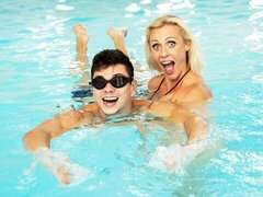 Student gives swimming teacher a creampie