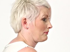 Большой член, Британки, Одетые девушки голые парни, Сосущие