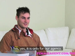 Auditie, Oudere vrouw, Vrouw, Brillen, Hardcore, Hd, Moeder die ik wil neuken, Kantoor