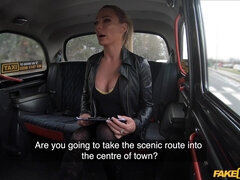 Красотки, Блондинки, В машине, Кожа, Лизание, Пирсинг, Киски, Сиськи