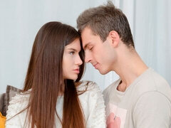 Grosse bite, Sucer une bite, Brunette brune, Queue, En levrette, Masturbation, Petite femme, Maigrichonne