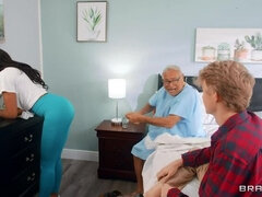 Schwarz, Aufs gesicht abspritzen, Würgen, Natürlichen titten, Nippel, Reiten, Rasiert, Sohn