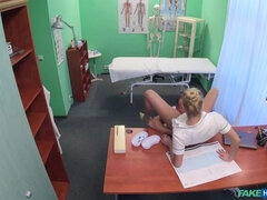 Médecin, En levrette, Léchez, Infirmière, Bureau, Chatte, Uniforme, Voyeur