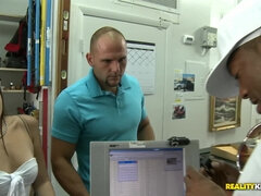 Sucer une bite, Tir de sperme, Faciale, Fille latino, Léchez, Piercing, Chatte, Grande