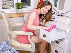 18 jaar, Grote mammen, Bruinharig, Vingeren, Kut duiken, Alleen, Tiener, Nat