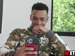 Grosser schwanz, Grosse titten, Blasen, Doppelpenetration, Riesig, Interrassisch, Milf, Flotter dreier