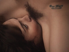 18 ans, Brunette brune, Doigter, Lesbienne, Orgasme, Petite femme, Adolescente, Nénés