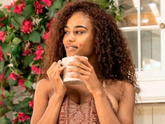 Брюнетки, Черненькие, Пальцем, Большие дырки, Волосатые, Ласковые ручки, Киски, Молоденькие