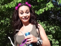 Gros cul, Sucer une bite, Brunette brune, Tir de sperme, En levrette, Hd, De plein air, Nénés