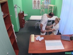 Enthousiasteling, Sperma, Hondjeshouding, Likken, Verpleegster, Kut duiken, Uniformpje, Bekijker