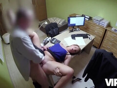 18, 面接, ぽちゃ, カップル, チェコ, 手コキする, 息子, ティーン