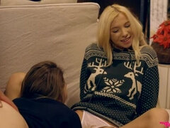 Grosser schwanz, Blondine, Lecken, Zierlich, Pov, Muschi, Rasiert, Socken