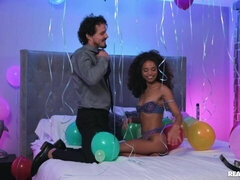 Grosse bite, Queue, En levrette, Interracial, Seins naturels, Maigrichonne, Adolescente, Nénés