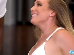 Grosser schwanz, Blondine, Aufs gesicht abspritzen, Hd, Interrassisch, Geld, Im freien, Pov