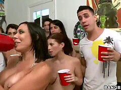 Grosser arsch, Braunhaarige, Hochschule, Riesig, Party, Pornostars, Titten