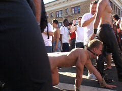 Gay, Al aire libre